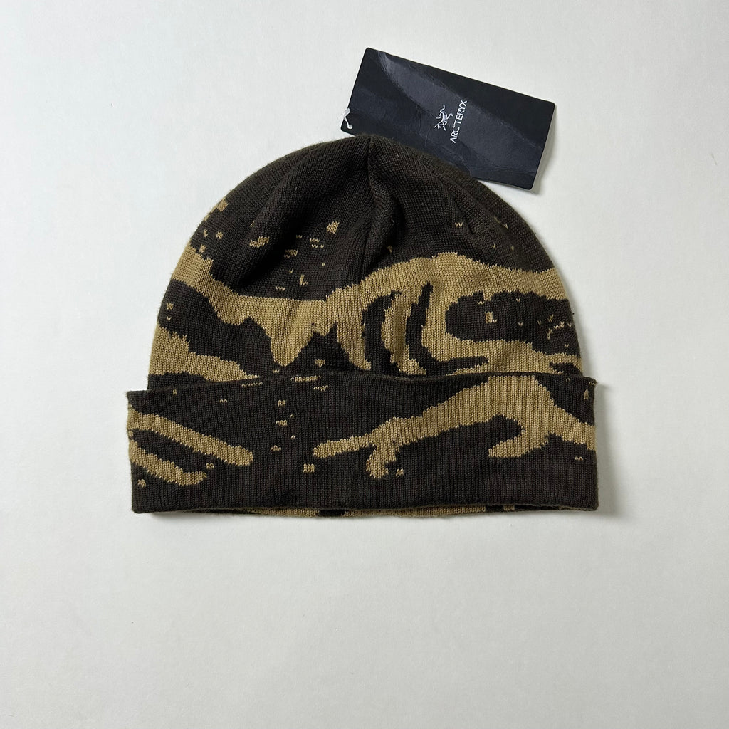Arc’teryx Grotto Toque Beanie in Carob/Canvas (One Size)