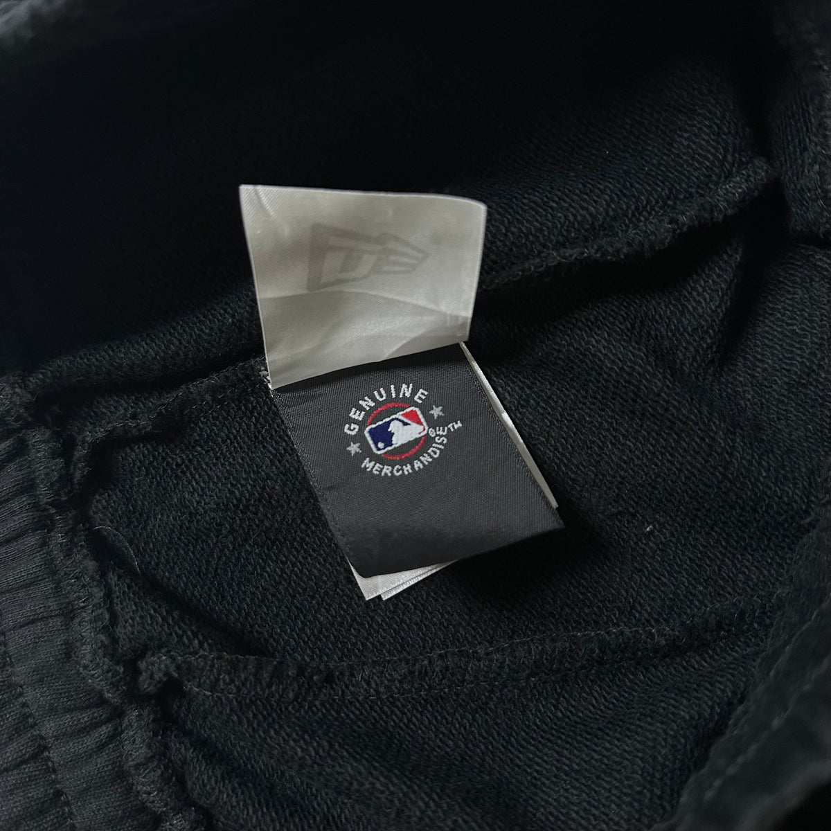 New Era New York Yankees Sweatshorts in Black (Size 28-36) — SOLD
