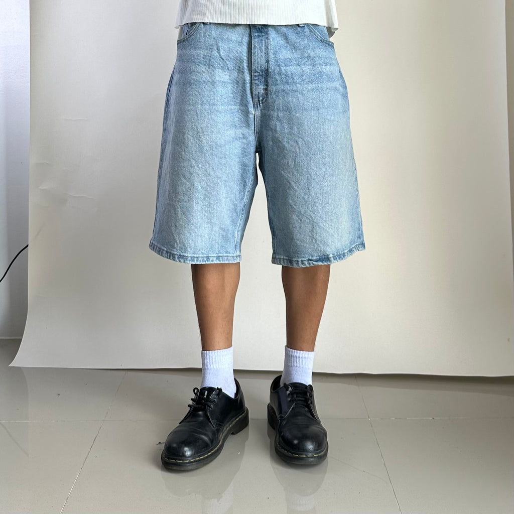 Wrangler Light Washed Jorts (Size 38)