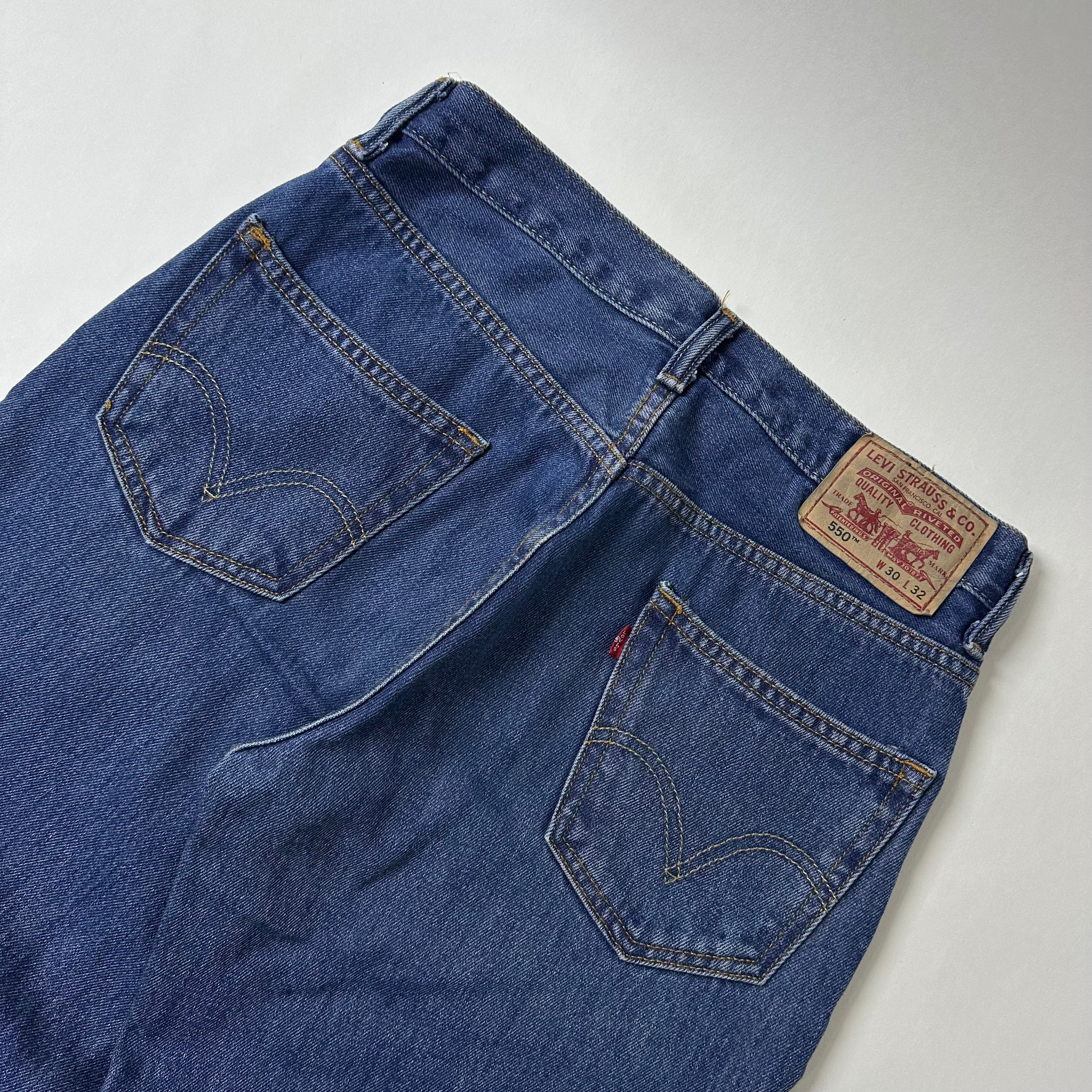 Levi’s 550 Relaxed Fit Jeans in Dark Stonewash Denim (Size 30)