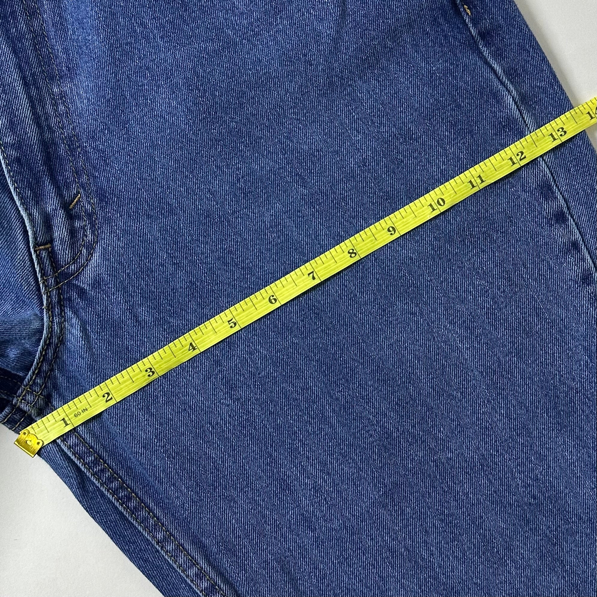 Levi’s 550 Relaxed Fit Jeans in Stonewash (Size 35-36)