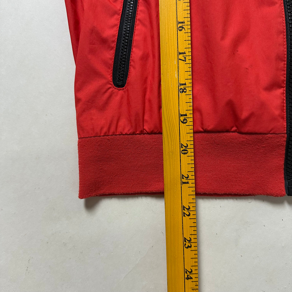 Nike Sportswear Windrunner Jacket for Kids in Multi-color (Size Small 8-10 y/old)