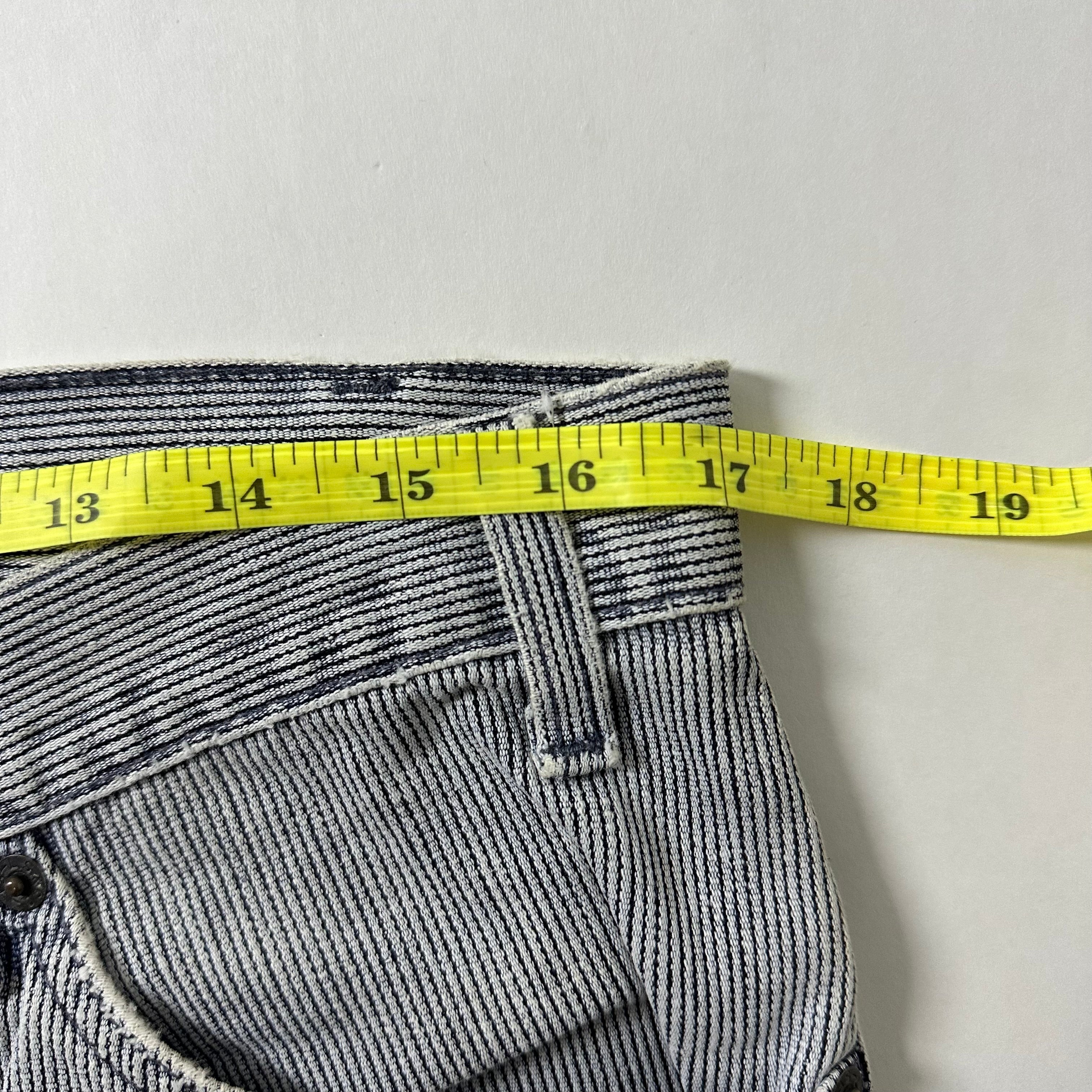 Vintage Levi’s 550 Relaxed Tapered Fit Corduroy Jeans in Gray (Size 34)