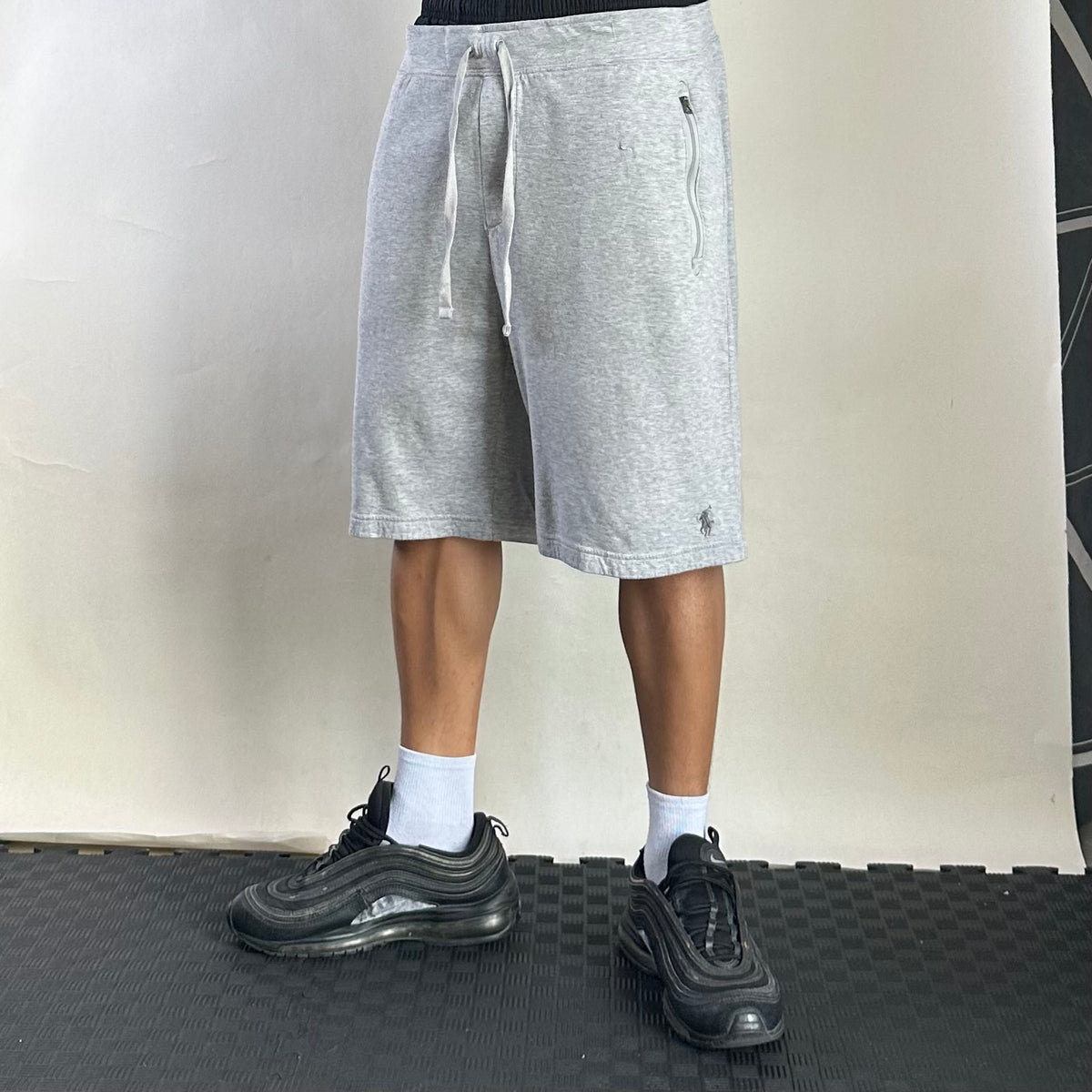 Ralph Lauren Sweat Shorts in Gray ( Size 34-38 )