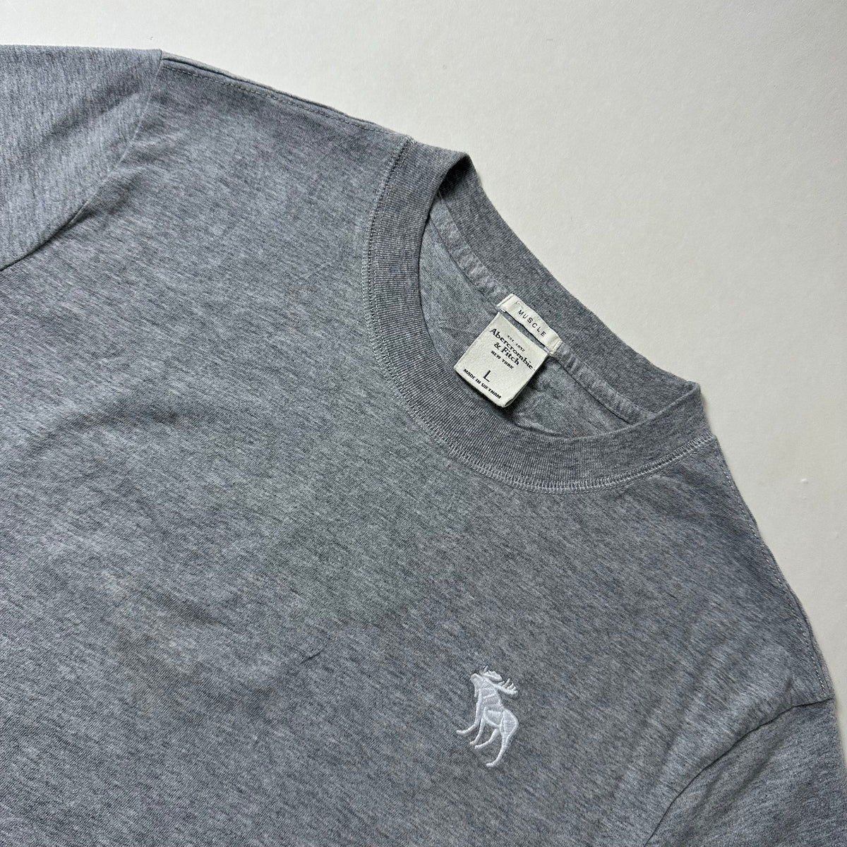 Abercrombie T-Shirt in Gray (Size Large)