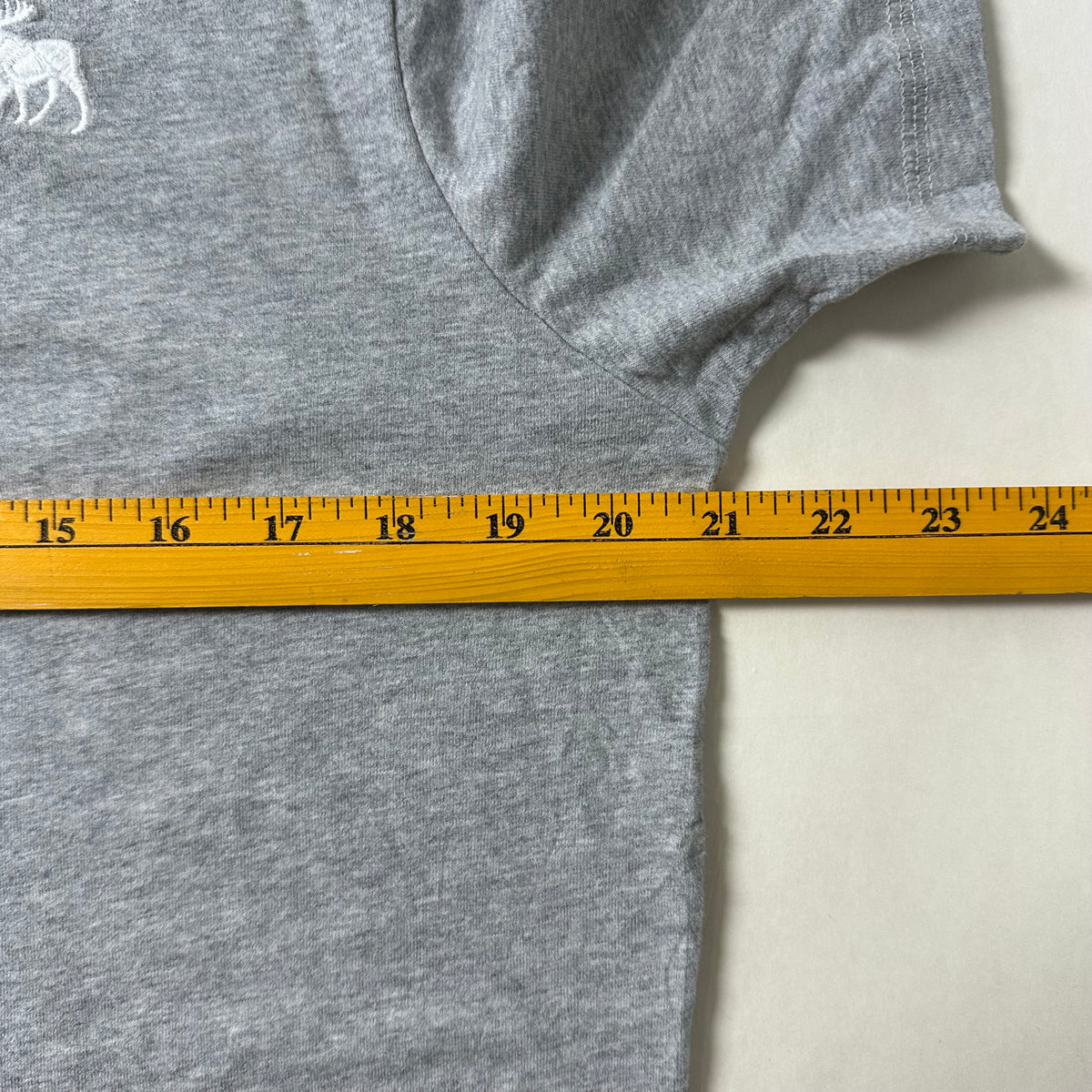 Abercrombie T-Shirt in Gray (Size Large)