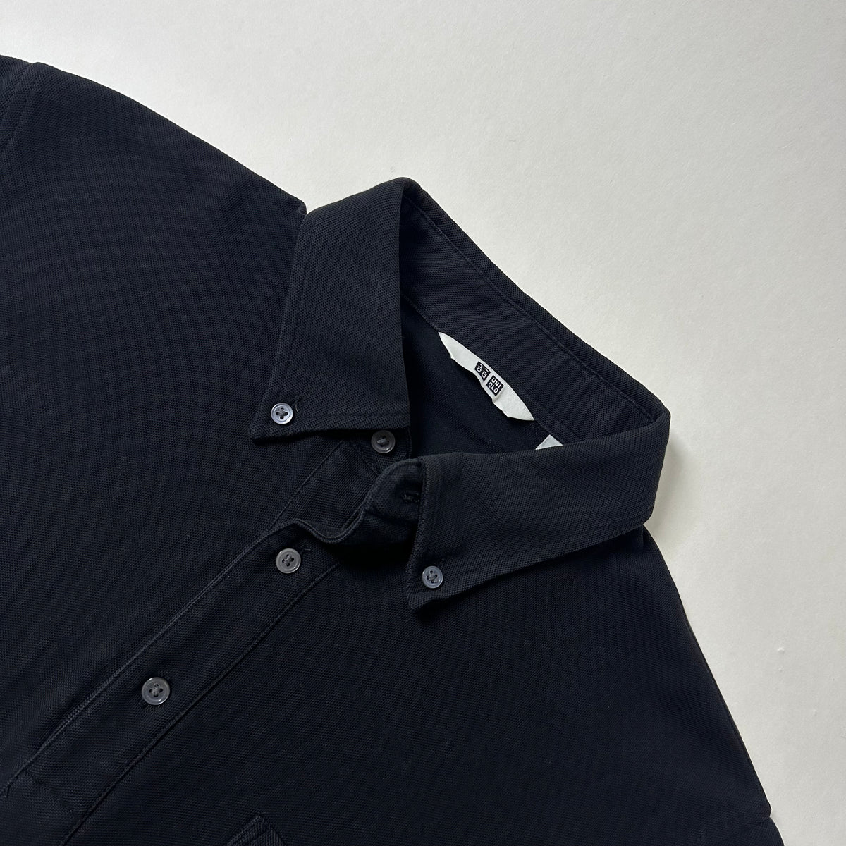 Uniqlo Polo Shirt in Black (Size Medium)