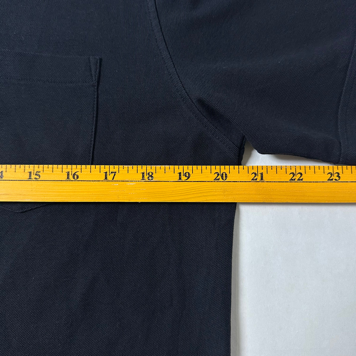 Uniqlo Polo Shirt in Black (Size Medium)