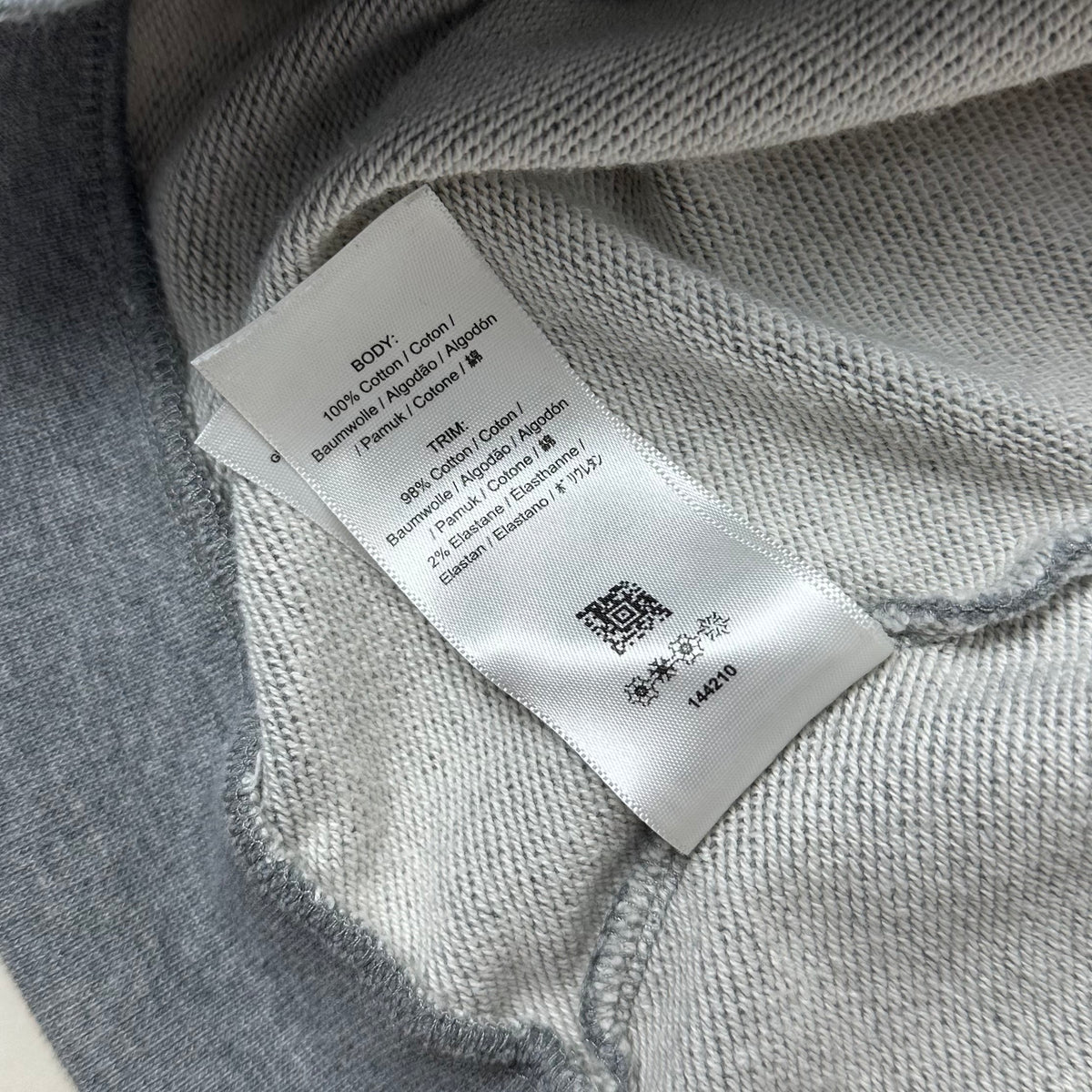Fred Perry Crew Neck Sweatshirt in Gray Size Small ( Fits Medium )