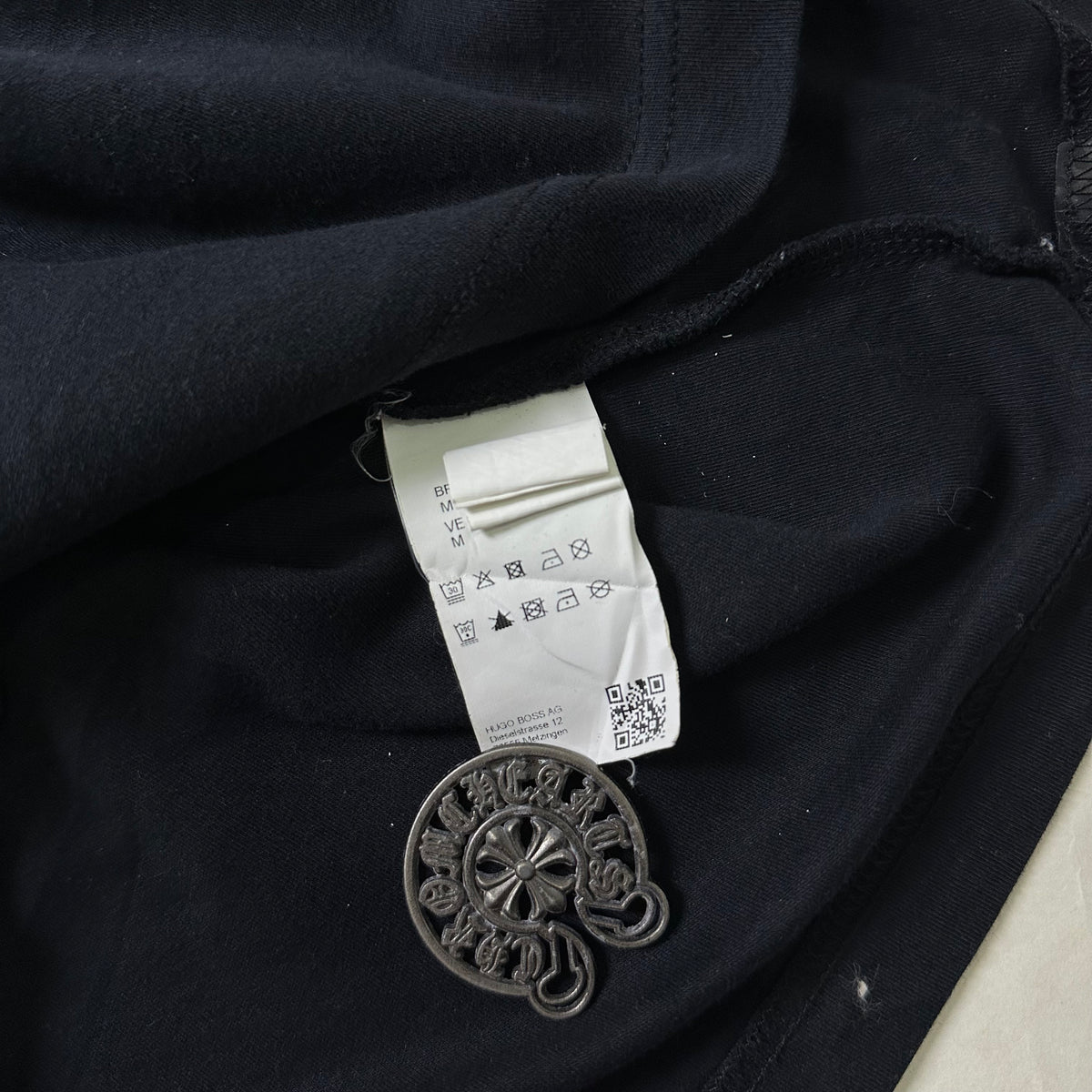 HUGO BOSS Side Tape Logo T-Shirt in Black ( Size Medium )