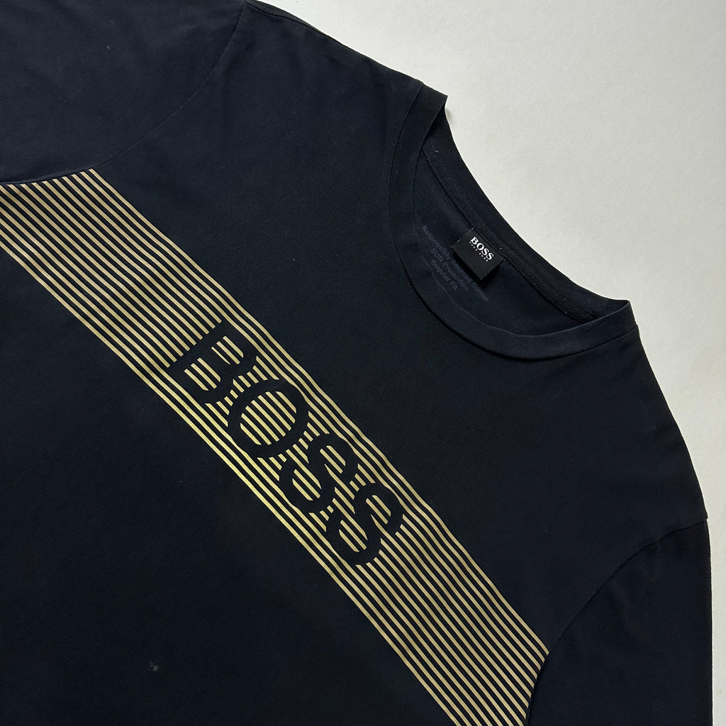 HUGO BOSS T-Shirt in Black ( Size Large )